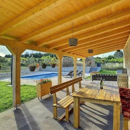 Biba Near Medulin, Istria Villa *